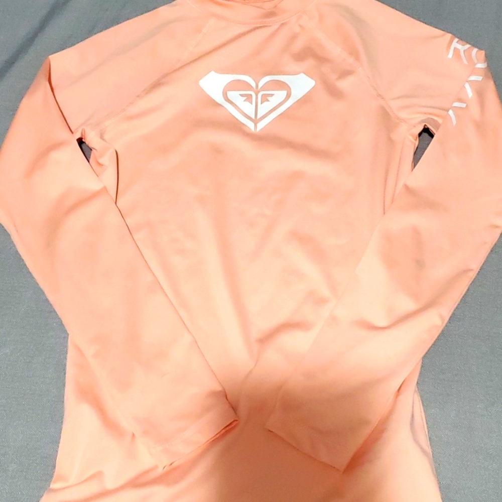 Long sleeve roxy rashgurad.